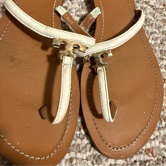Tory Burch Sandals Melinda T Strap Flip Flops Half Moon Tory Medallion- Size 7 - Picture 5 of 5